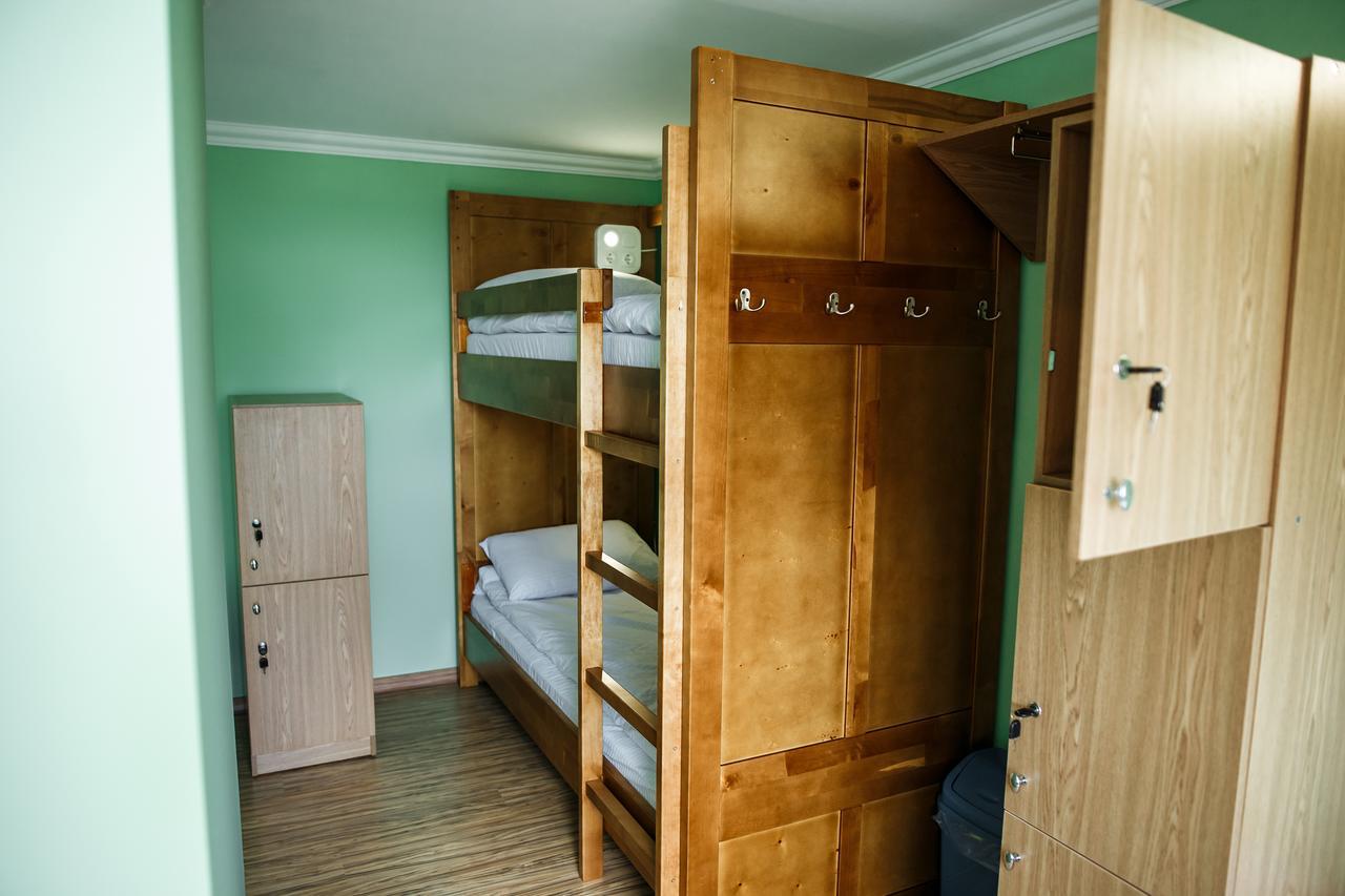 Sweet Home Hostel / Guest House Černivci Esterno foto