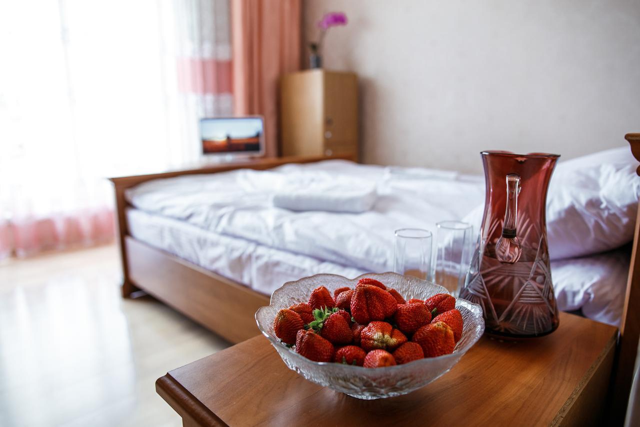 Sweet Home Hostel / Guest House Černivci Esterno foto