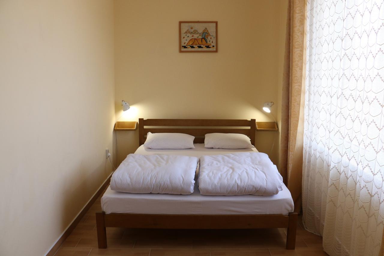 Sweet Home Hostel / Guest House Černivci Esterno foto